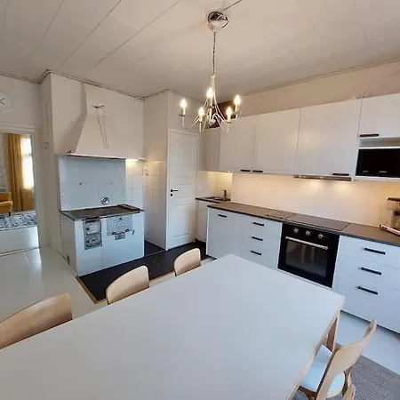 Charming Wooden House 48 M2 아파트 *